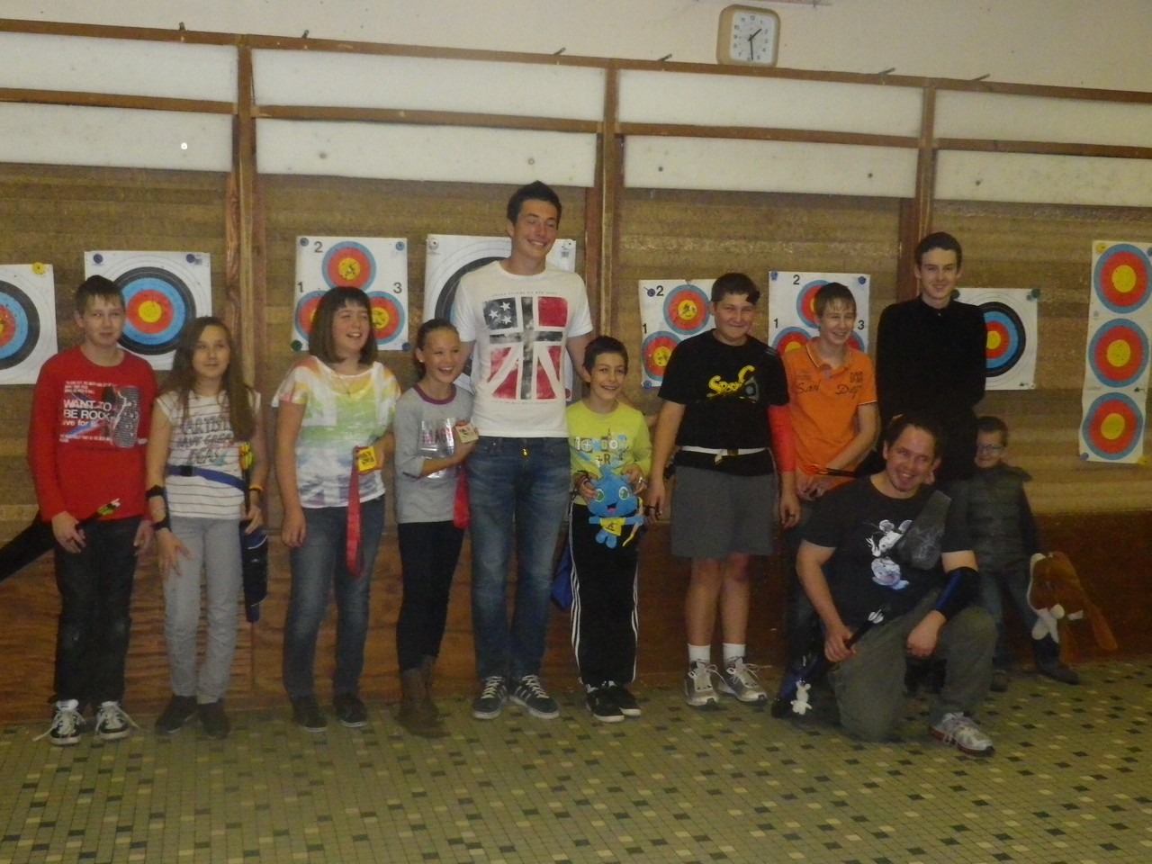 Thomas Koenig de retour de Wuxi et les jeunes archers du club. 